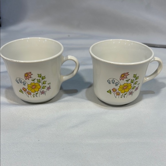 Vintage CORELLE Ceramic Mugs SPRING MEADOW Floral pattern, SET OF 2 - Picture 1 of 6